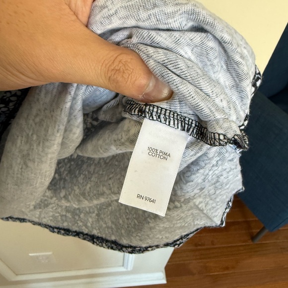 J. Jill Women’s Sz M Blue Floral Pima-Slub Scoop Neck T-Shirt With Side Slits - Picture 4 of 6